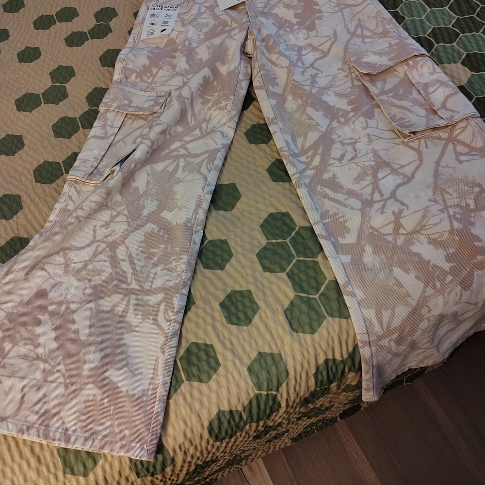 DL1961 Women's Wide Leg Pants in Cream and Tan